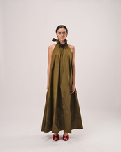 Load image into Gallery viewer, Flare Pleats Maxi Dress