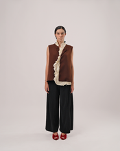 Load image into Gallery viewer, Contrast Sculpted Ruffle Top
